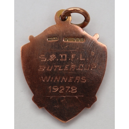 61 - 9ct gold medal pendant - Approx weight 7.6g