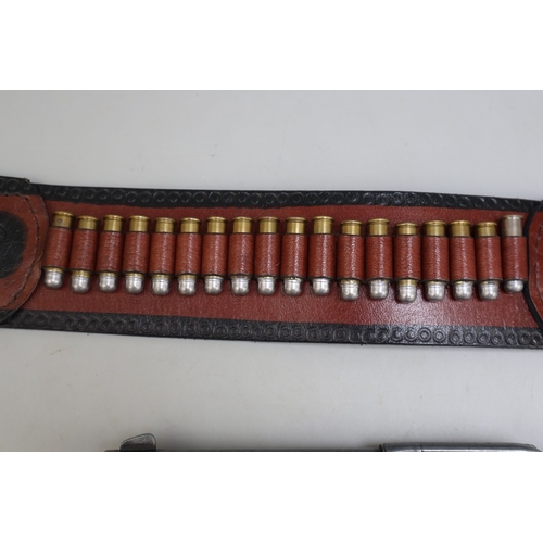 165 - Replica colt single action army .45 with six replica bullets and gun belt with holster - with replic... 