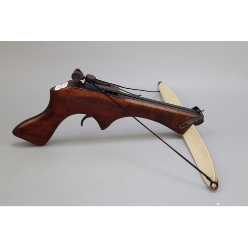 170 - Pistol crossbow together with bolts - decommissioned