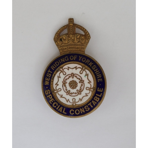 42 - Collection of cap badges including .... Observer Corps, WWI The Kings Own, Royal Fusiliers, Royal Ar... 