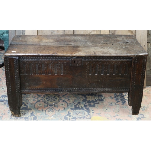 435 - Rare Welsh 17thC oak coffer - Approx W:139cm D:59cm H:71cm
