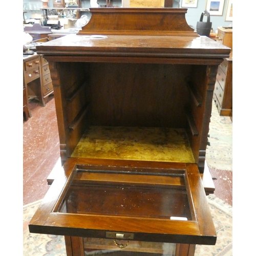 540 - Walnut display cabinet with beveled glass - approx W:49cm D:41cm H:133cm