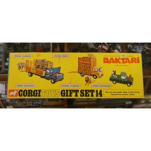 325 - Corgi Toys gift set 14 - Daktari in original box