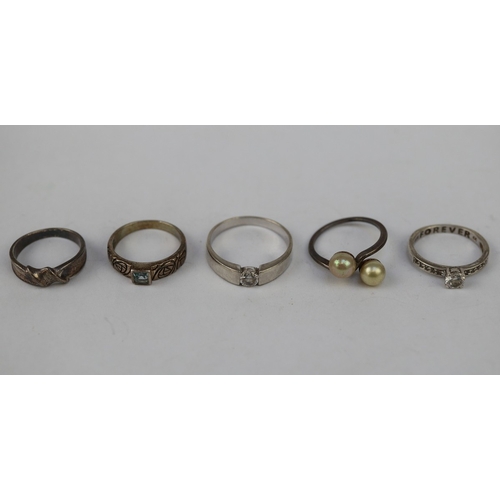 111 - 5 silver stone set rings