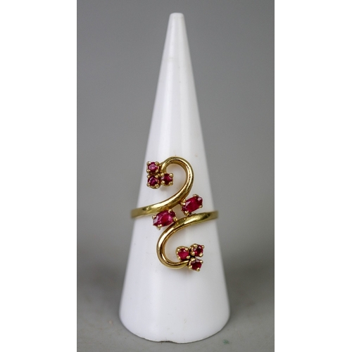 28 - 18ct gold ruby set ring - Approx 4.1g - Size N