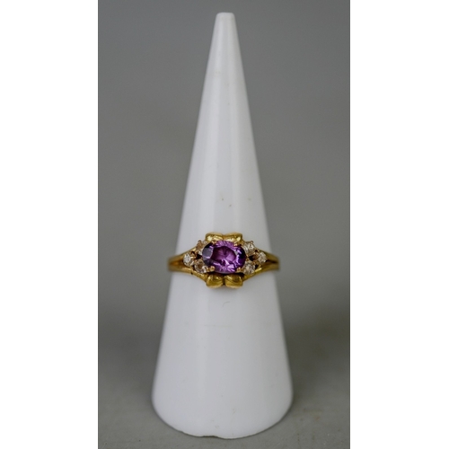 32 - 18ct gold amethyst and CZ set ring - Approx 3.4g - Size L