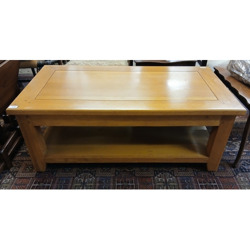 570 - Heavy oak coffee table - Approx W: 110cm D: 60cm H: 43cm