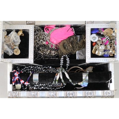 121 - Indian jewellery box full of vintage/costume jewellery