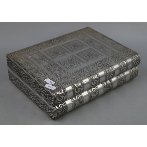 121 - Indian jewellery box full of vintage/costume jewellery