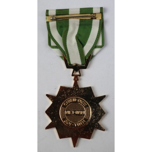 141 - Original patch for the 18th division of Army of The Republic Veteran together with medal