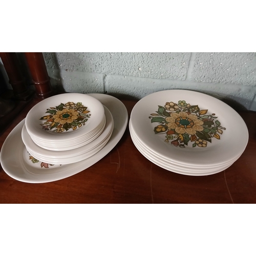 260 - Royal Doulton 6 place dinner service - 'Forest Flower' pattern
