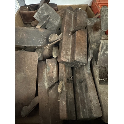 420 - Collection of mixed woodworking tools etc.