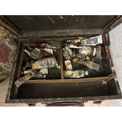 423 - Collection of vintage art equipment & books