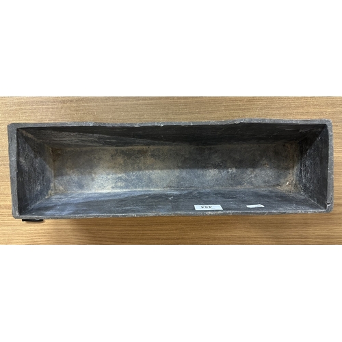 434 - Small lead trough planter - Approx W: 45cm D: 13cm H: 10cm