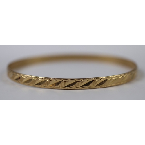 50 - 18ct gold bangle - Approx 10g