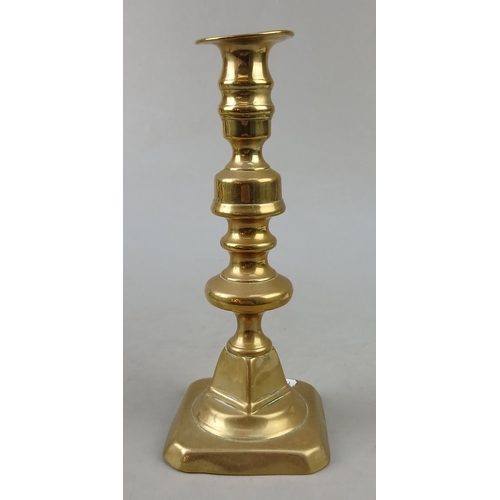 506 - Pair of brass candlesticks - Approx H: 22cm