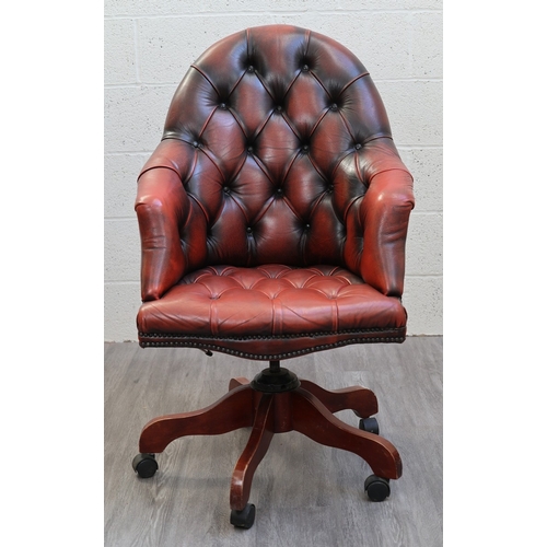 543 - Buttoned seat and back swivel chair