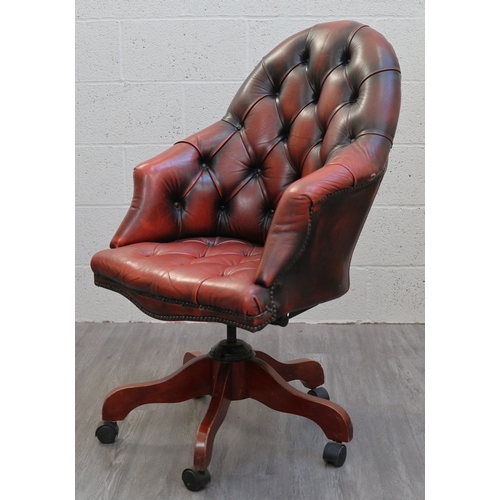 543 - Buttoned seat and back swivel chair