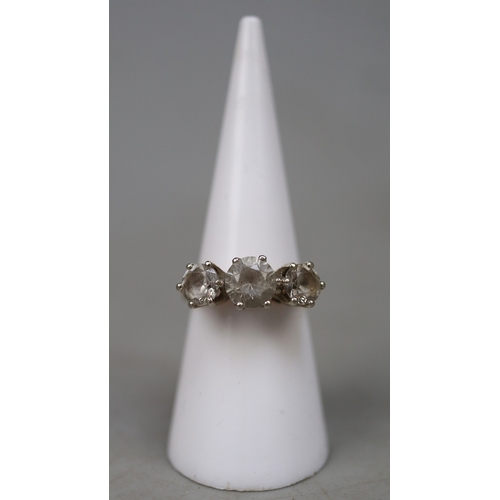 105 - 14ct gold 3 stone CZ ring - Approx weight 4g