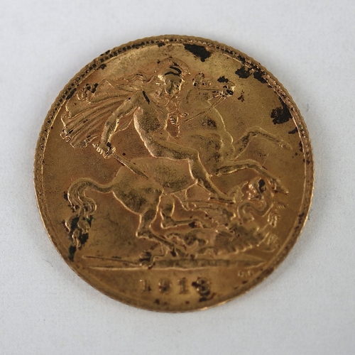 129 - 1913 George V gold half Sovereign