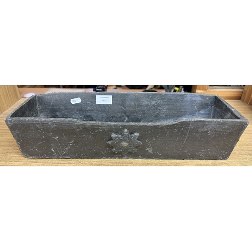 509 - Small lead trough planter - Approx W: 45cm D: 13cm H: 10cm
