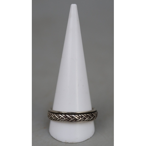 64 - Silver ring