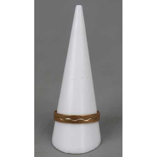 74 - 18ct gold band ring - approx 2.5g