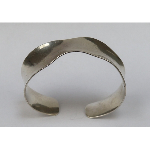 111 - Silver bangle - Approx 36.69g