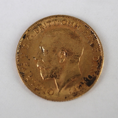 129 - 1913 George V gold half Sovereign
