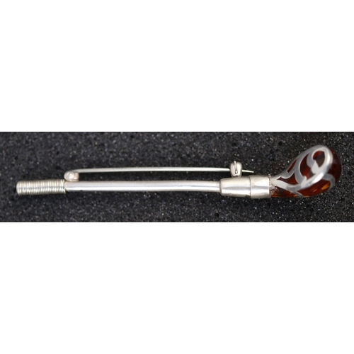 131 - Silver amber set golf brooch with silver golf club earrings