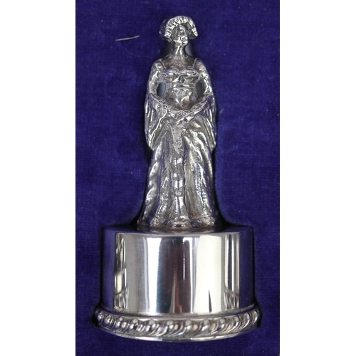 14 - Complete set of hallmarked sterling silver Arthurian chess pieces (32) in original case by Toye Kenn... 