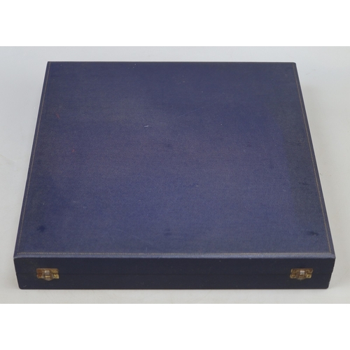 14 - Complete set of hallmarked sterling silver Arthurian chess pieces (32) in original case by Toye Kenn... 