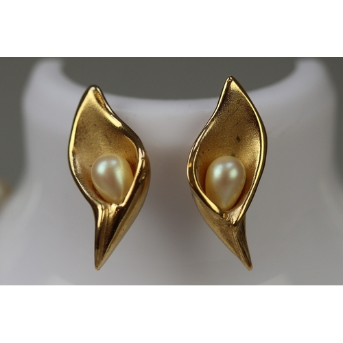 144 - Vintage Richelieu pearl necklace and earrings