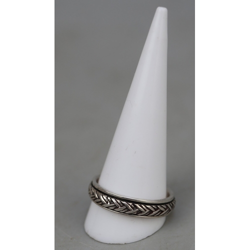 64 - Silver ring