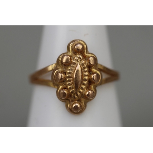 73 - 18ct gold ring - approx 2.7g
