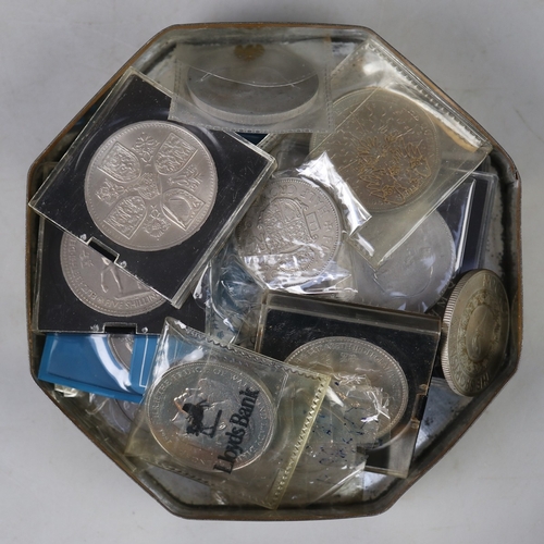 Collection of commorative coins to include crowns