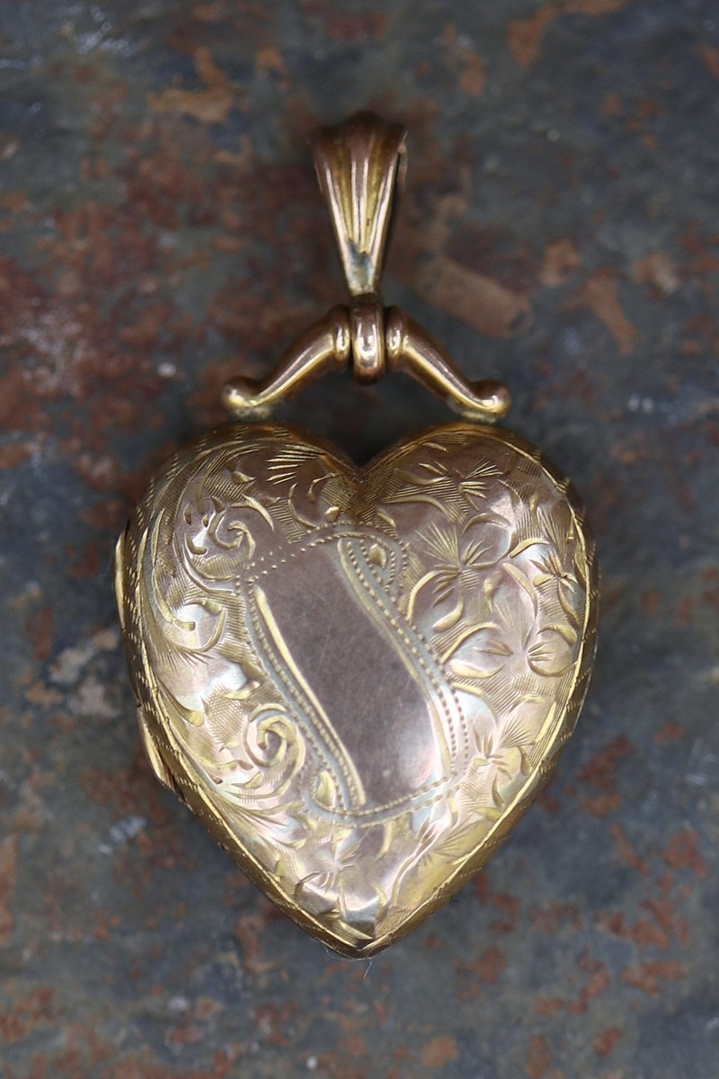 Gold heart locket - Approx 3.51g