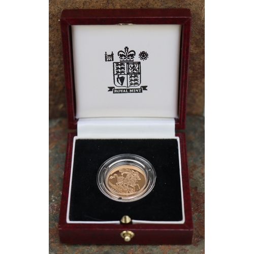 30 - 1998 Full gold Sovereign in presentation box