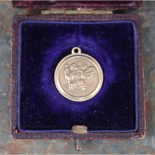 31 - Small 9ct gold St Christopher medallion approx 1.8g