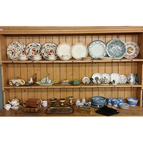 446 - Large quantity of ceramic collectables