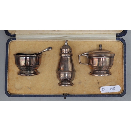1 - Cased hallmarked silver condiment set by Mappin and Webb - Approx 146g