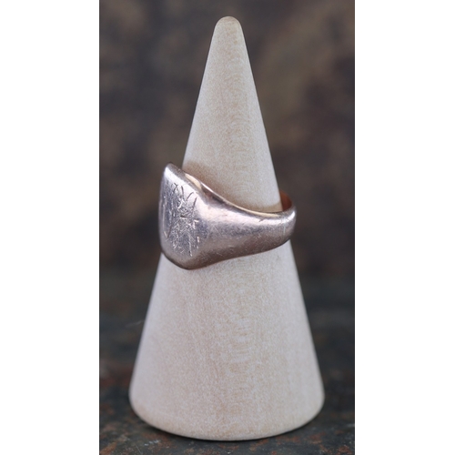37 - 9ct gold signet ring - Approx 3.1g