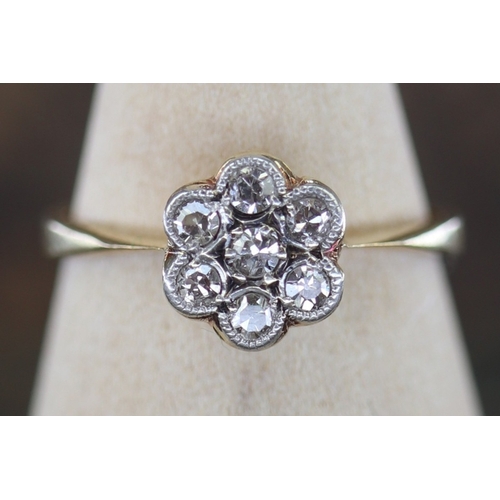 40 - 18ct gold diamond cluster ring - Approx 2g (tested)