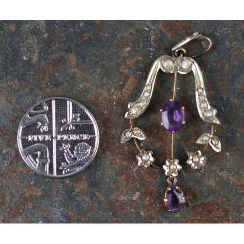 46 - 9ct gold amethyst and seed pearl pendant - Approx 1.8g