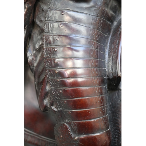 461 - A monumental bronze of William of Orange astride his horse, mounted to a marble base marked De Muich... 