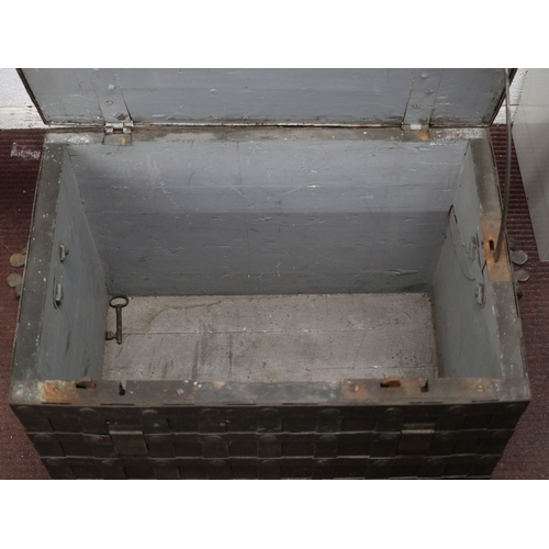462 - A large 17th century German iron bound Nuremberg strong box/Armada chest complete with its original ... 