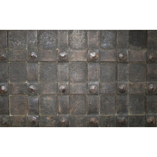 462 - A large 17th century German iron bound Nuremberg strong box/Armada chest complete with its original ... 