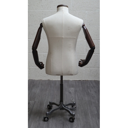464 - Mannequin with wooden articulated arms, hands and fingers on a wheeled base - Approx H: 120cm