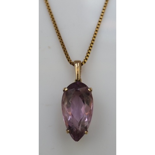 71 - 18ct gold chain with amethyst pendant - Approx 7.7g