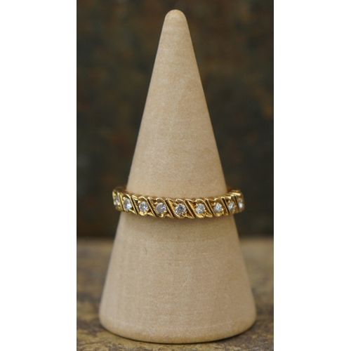 93 - 18ct gold and diamond set ring - Approx 3.1g